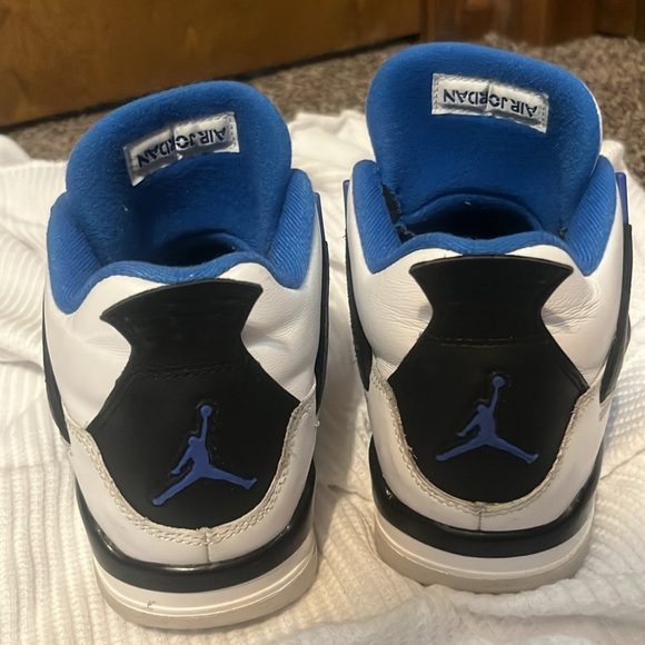Jordan 4 Motorsport (GS) - Picture 3 of 10